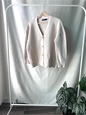 Classic Cream Ribbed V-Neck Button Cardigan